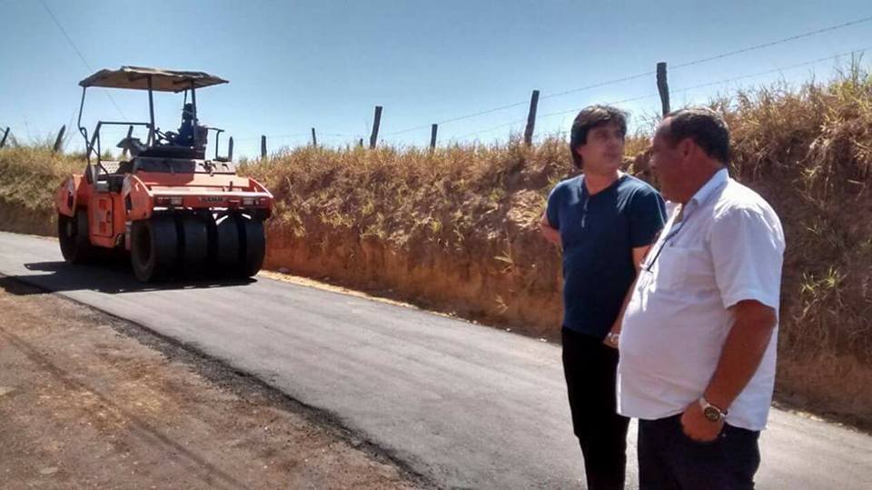 Asfaltamento no bairro da Passagem